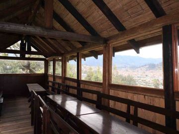 CASA Y AMPLIO TERRENO EN CARMEN DE GUZHO