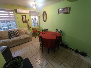 SE VENDE CASA ESQUINA VILLA PORTAL CANADÁ LOS ÁNGELES