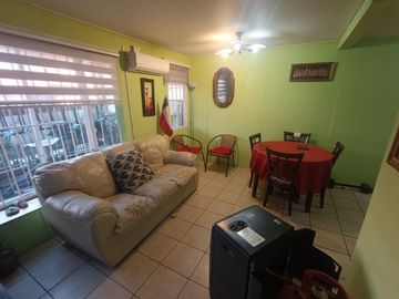 SE VENDE CASA ESQUINA VILLA PORTAL CANADÁ LOS ÁNGELES