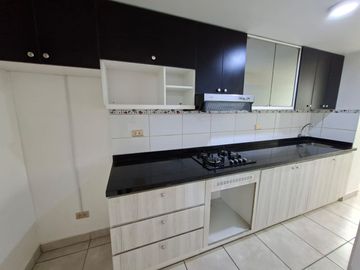 Departamento En Venta En Condominio Con Piscina De 3Habitaciones – Comas