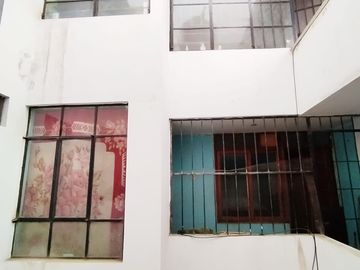 CASA DE 3 PISOS  IDEAL PARA ALQUILAR