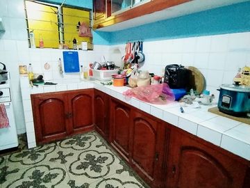 CASA DE 3 PISOS  IDEAL PARA ALQUILAR
