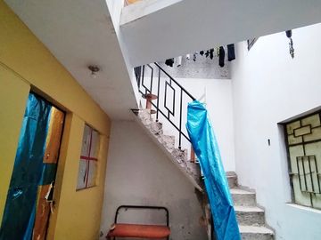 CASA DE 3 PISOS  IDEAL PARA ALQUILAR