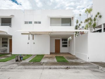Exclusiva casa en Las Ceibas en coto privado