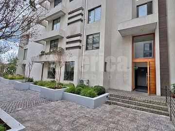 ¡Vive en un exclusivo condominio en Las Perdices, La Reina! 🏡 Departamento de 3 dormitorios, terrazas, piscina, gimnasio y excelente conectividad 🚇