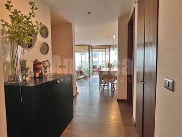 ¡Vive en un exclusivo condominio en Las Perdices, La Reina! 🏡 Departamento de 3 dormitorios, terrazas, piscina, gimnasio y excelente conectividad 🚇