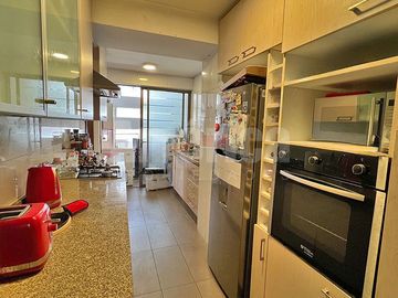 ¡Vive en un exclusivo condominio en Las Perdices, La Reina! 🏡 Departamento de 3 dormitorios, terrazas, piscina, gimnasio y excelente conectividad 🚇