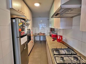 ¡Vive en un exclusivo condominio en Las Perdices, La Reina! 🏡 Departamento de 3 dormitorios, terrazas, piscina, gimnasio y excelente conectividad 🚇