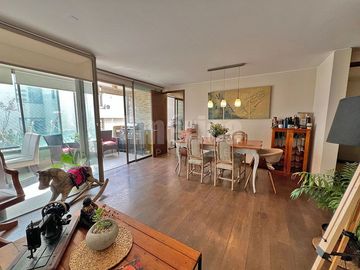 ¡Vive en un exclusivo condominio en Las Perdices, La Reina! 🏡 Departamento de 3 dormitorios, terrazas, piscina, gimnasio y excelente conectividad 🚇