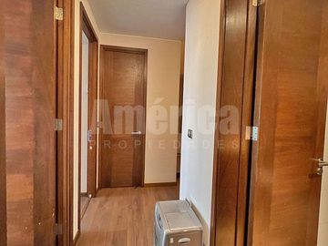 ¡Vive en un exclusivo condominio en Las Perdices, La Reina! 🏡 Departamento de 3 dormitorios, terrazas, piscina, gimnasio y excelente conectividad 🚇
