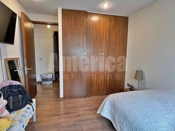 ¡Vive en un exclusivo condominio en Las Perdices, La Reina! 🏡 Departamento de 3 dormitorios, terrazas, piscina, gimnasio y excelente conectividad 🚇