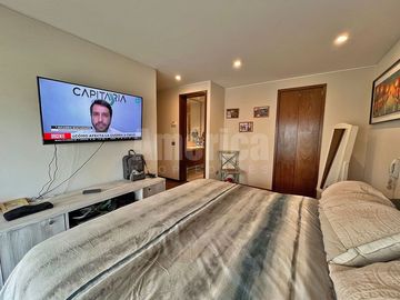 ¡Vive en un exclusivo condominio en Las Perdices, La Reina! 🏡 Departamento de 3 dormitorios, terrazas, piscina, gimnasio y excelente conectividad 🚇