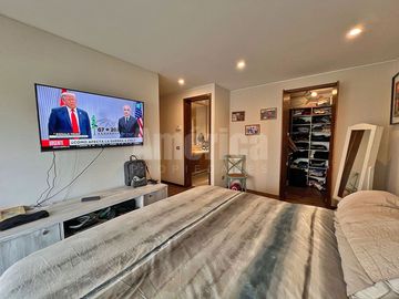 ¡Vive en un exclusivo condominio en Las Perdices, La Reina! 🏡 Departamento de 3 dormitorios, terrazas, piscina, gimnasio y excelente conectividad 🚇