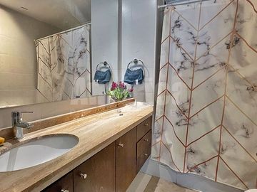 ¡Vive en un exclusivo condominio en Las Perdices, La Reina! 🏡 Departamento de 3 dormitorios, terrazas, piscina, gimnasio y excelente conectividad 🚇