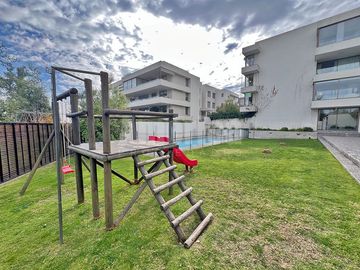 ¡Vive en un exclusivo condominio en Las Perdices, La Reina! 🏡 Departamento de 3 dormitorios, terrazas, piscina, gimnasio y excelente conectividad 🚇