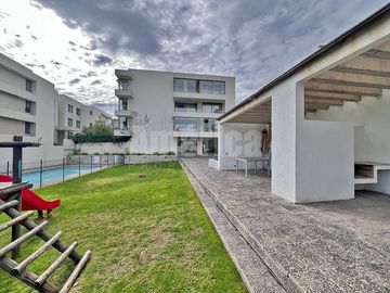 ¡Vive en un exclusivo condominio en Las Perdices, La Reina! 🏡 Departamento de 3 dormitorios, terrazas, piscina, gimnasio y excelente conectividad 🚇