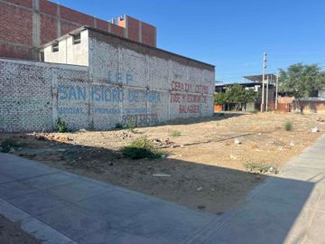 Se vende Terreno en esquina Bello Horizonte Av Los diamantes 240 m2