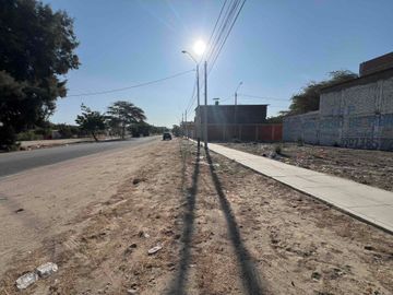 Se vende Terreno en esquina Bello Horizonte Av Los diamantes 240 m2