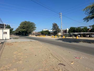 Se vende Terreno en esquina Bello Horizonte Av Los diamantes 240 m2