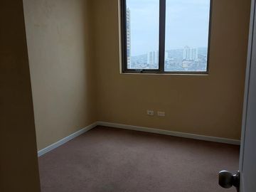 Vendo acogedor y luminoso departamento en Valparaíso, 2 dormitorios 2 baños, 1 esracionamiento UF 2450