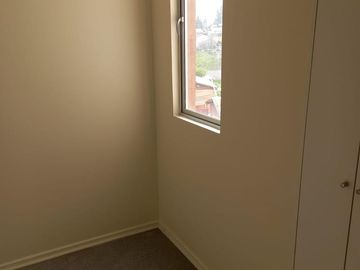 Vendo acogedor y luminoso departamento en Valparaíso, 2 dormitorios 2 baños, 1 esracionamiento UF 2450