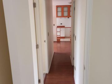 Vendo acogedor y luminoso departamento en Valparaíso, 2 dormitorios 2 baños, 1 esracionamiento UF 2450
