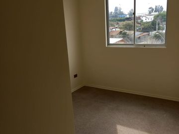 Vendo acogedor y luminoso departamento en Valparaíso, 2 dormitorios 2 baños, 1 esracionamiento UF 2450
