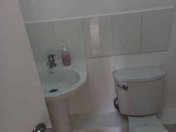 Vendo acogedor y luminoso departamento en Valparaíso, 2 dormitorios 2 baños, 1 esracionamiento UF 2450