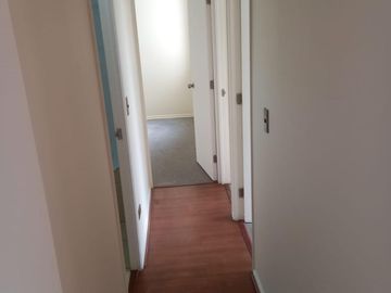 Vendo acogedor y luminoso departamento en Valparaíso, 2 dormitorios 2 baños, 1 esracionamiento UF 2450