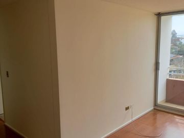 Vendo acogedor y luminoso departamento en Valparaíso, 2 dormitorios 2 baños, 1 esracionamiento UF 2450
