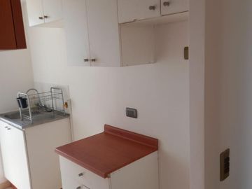 Vendo acogedor y luminoso departamento en Valparaíso, 2 dormitorios 2 baños, 1 esracionamiento UF 2450