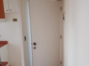 Vendo acogedor y luminoso departamento en Valparaíso, 2 dormitorios 2 baños, 1 esracionamiento UF 2450