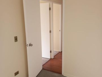 Vendo acogedor y luminoso departamento en Valparaíso, 2 dormitorios 2 baños, 1 esracionamiento UF 2450