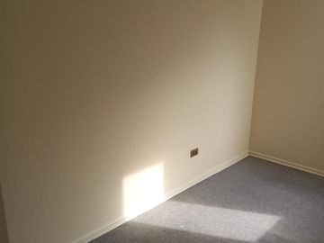 Vendo acogedor y luminoso departamento en Valparaíso, 2 dormitorios 2 baños, 1 esracionamiento UF 2450