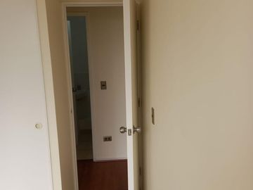 Vendo acogedor y luminoso departamento en Valparaíso, 2 dormitorios 2 baños, 1 esracionamiento UF 2450