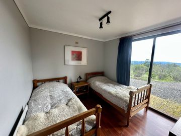 SE VENDE PARCELA CON CASA SOLIDA EN CONDOMINIO