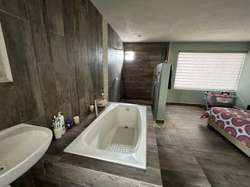 ¡Casa en Venta en León 2, León,  Gto! Moderna, amplia y en esquina 🧱