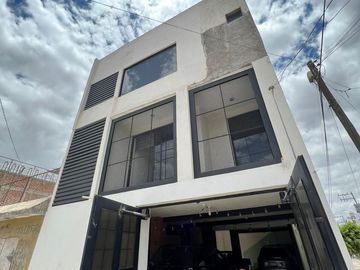 ¡Casa en Venta en León 2, León,  Gto! Moderna, amplia y en esquina 🧱