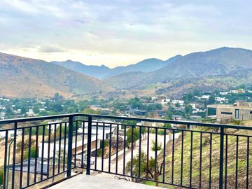 Casa en venta 4 d y 3 b piscina vista panóramica en Chicureo