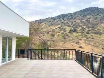 Casa en venta 4 d y 3 b piscina vista panóramica en Chicureo