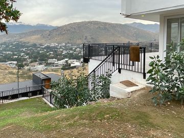 Casa en venta 4 d y 3 b piscina vista panóramica en Chicureo