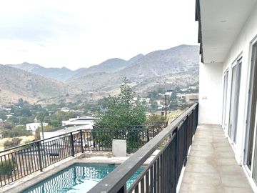 Casa en venta 4 d y 3 b piscina vista panóramica en Chicureo