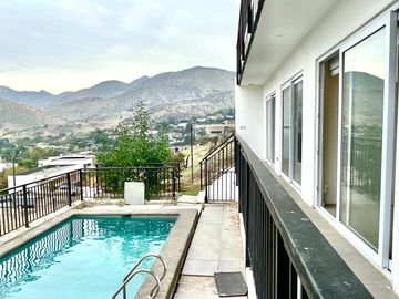 Casa en venta 4 d y 3 b piscina vista panóramica en Chicureo