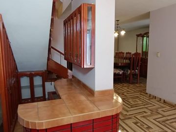 CASA URBANA FRENTE A PARQUE