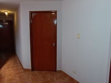 CASA URBANA FRENTE A PARQUE