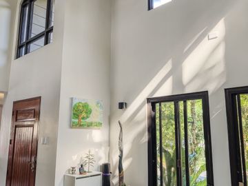 Tagaytay Heights - Phase 1 double corner lot (rare), fronting a pocket park for sale