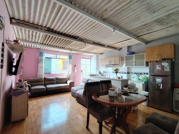 Casa En Venta 2Pisos Urb. Jadin1 Villa Maria Del Triunfo