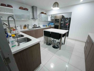 ✨️🏡 ¡Exclusivo dpto en venta de 186 m2 Primer piso en  Magna Haus Polo and Hunt Club , Santiago de Surco! Compra un estilo de Vida 🏡🌟