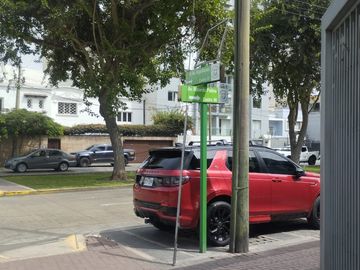 VENTA DE AMPLIA CASA 237M2 - 3 PISOS + MINIDEPARTAMENTO -  URB. SAN ANTONIO MIRAFLORES