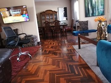 VENTA DE AMPLIA CASA 237M2 - 3 PISOS + MINIDEPARTAMENTO -  URB. SAN ANTONIO MIRAFLORES